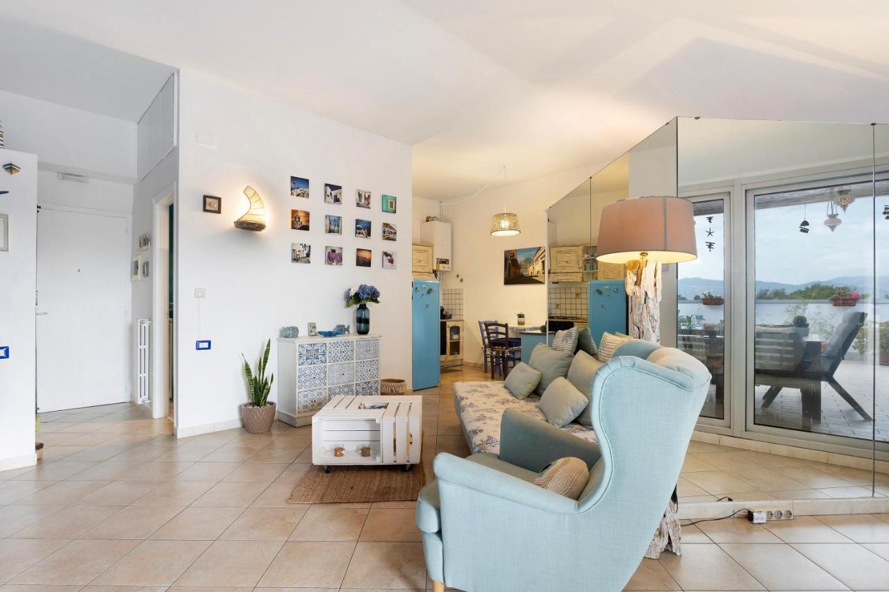 Apartmán Attico Con Terrazza A Viareggio Exteriér fotografie